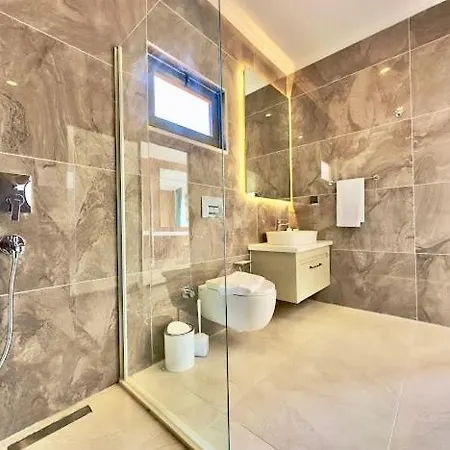 10 Person In Kalkan Sona